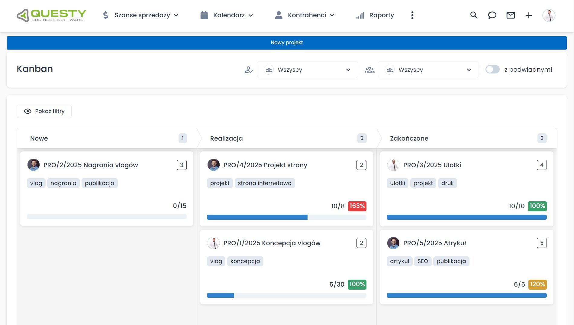 Zarządzanie zespołem marketingu na widoku Kanban w systemie CRM.